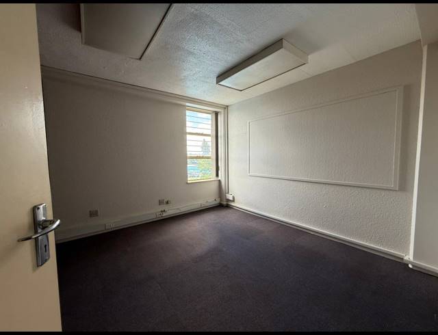 1,080M² OFFICE TO LET IN ALRODE